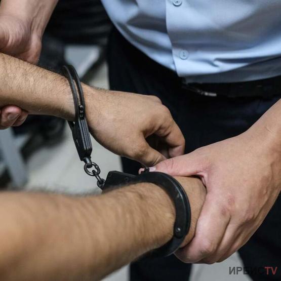 Павлодарда қыз пәтерден қашып шығам деп төртінші қабаттан құлап кеткен