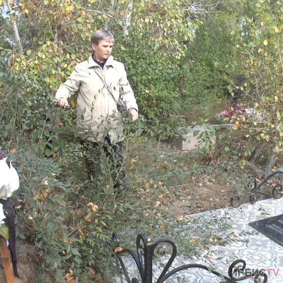 Павлодарлық әйел әкесінің қабірінің үстіне басқа біреу жерленген дейді