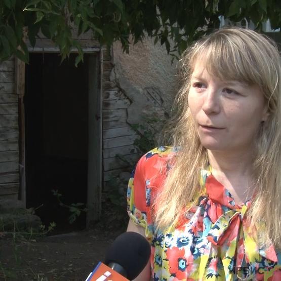 Павлодарлық әйел 3 баласымен апатты үйде жалғыз қалған