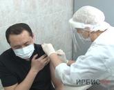 Павлодар облысы денсаулық сақтау басқармасының басшысы бірінші болып екпе салдырды