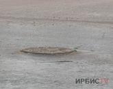 Қамзин көшесіндегі жол үстінде орналасқан құдықтар қозғалысқа кедергі келтіруде
