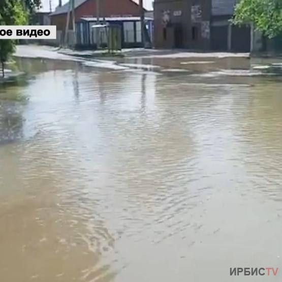 Павлодарда су құбырында орын алған апат салдарынан адамдар үйлерінен шыға алмай қалды