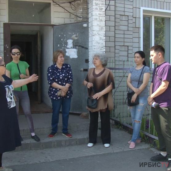 Барлығын толықтай жаңарту қажет: павлодарлық көпқабаттының үйдің нашар күйде екенін айтты